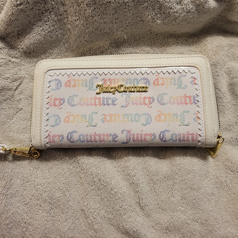 Juicy Couture White Rainbow Zip ID Credit Card Wallet lightly used